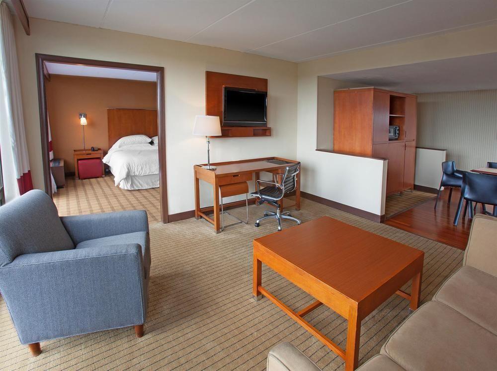 Four Points Philadelphia Northeast Hotel Bagian luar foto