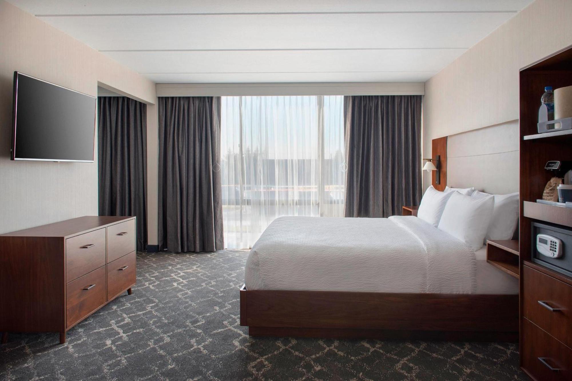 Four Points Philadelphia Northeast Hotel Bagian luar foto