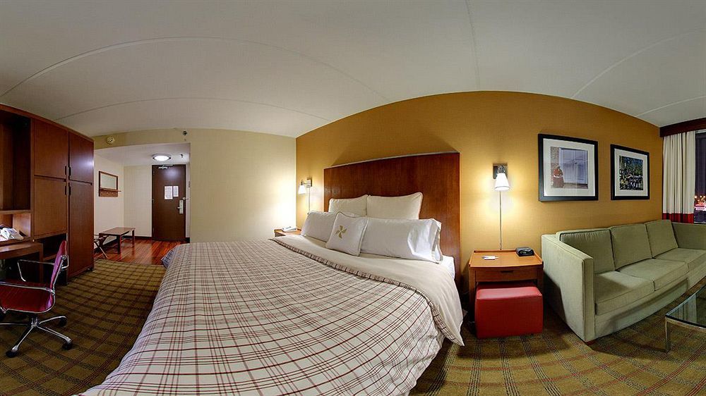 Four Points Philadelphia Northeast Hotel Bagian luar foto