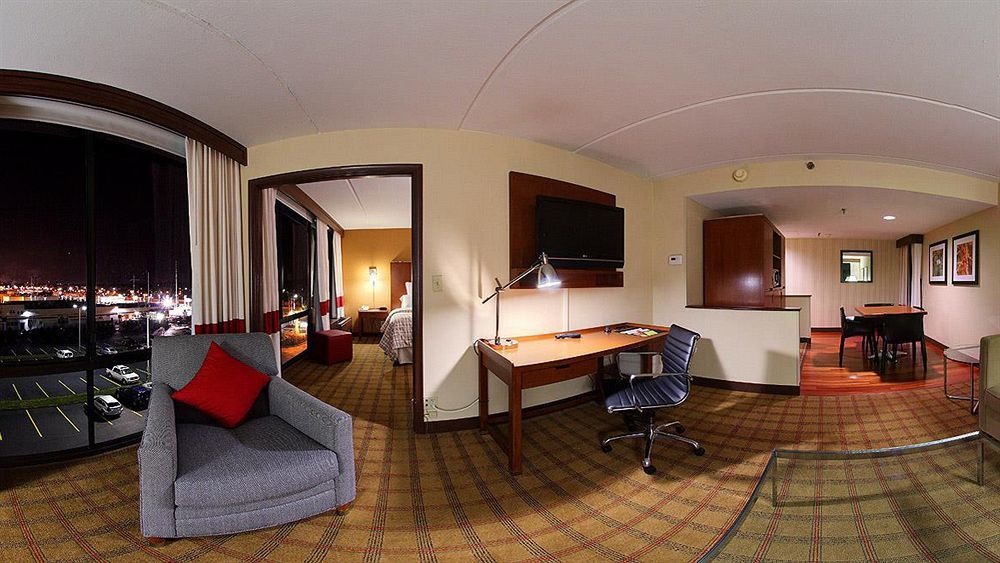 Four Points Philadelphia Northeast Hotel Bagian luar foto